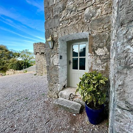 Tan-Yr-Ogo Gate Lodge, Gwrych Castle Llanddulas エクステリア 写真