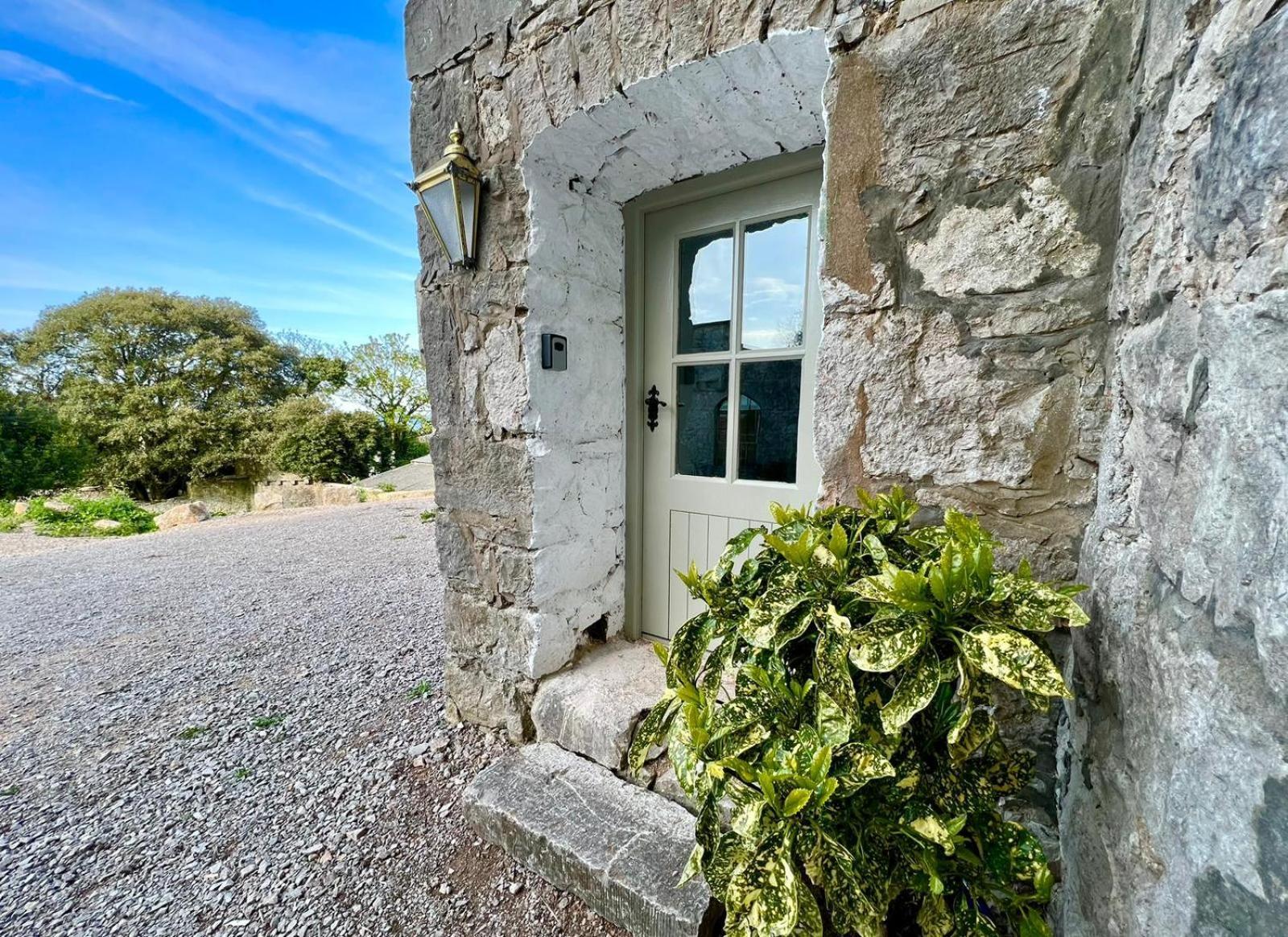 Tan-Yr-Ogo Gate Lodge, Gwrych Castle Llanddulas エクステリア 写真